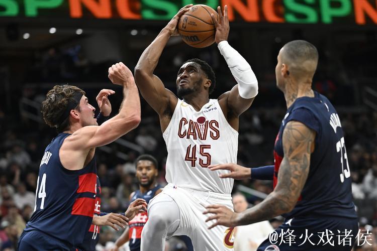 莫布利砍41+10骑士力克黄蜂致8连败 雷霆击败鹈鹕豪取3连胜 莫布利砍41+10骑士力克黄蜂致8连败 雷霆击败鹈鹕豪取3连胜